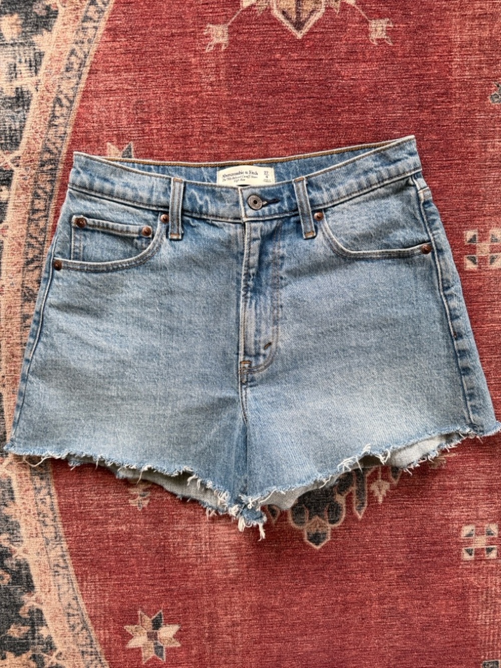 A & F The ‘90s Relaxed Cutoff Short Size 27 - Picture 8 of 8